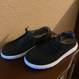 Hey Dude womens black size 9 slip on shoes